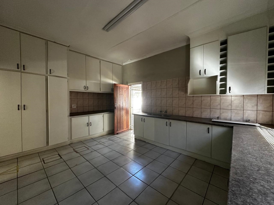 5 Bedroom Property for Sale in Park West Free State